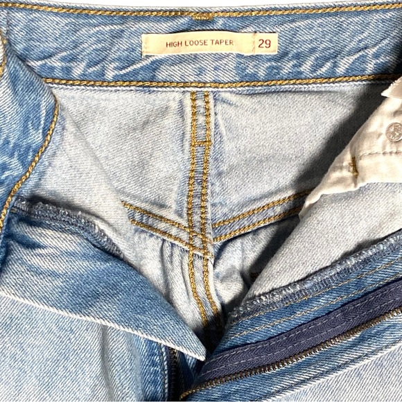 Levi’s High Loose Taper Fit Light Wash Mom Jeans- Size 29- 30.25”x29” - Picture 12 of 14